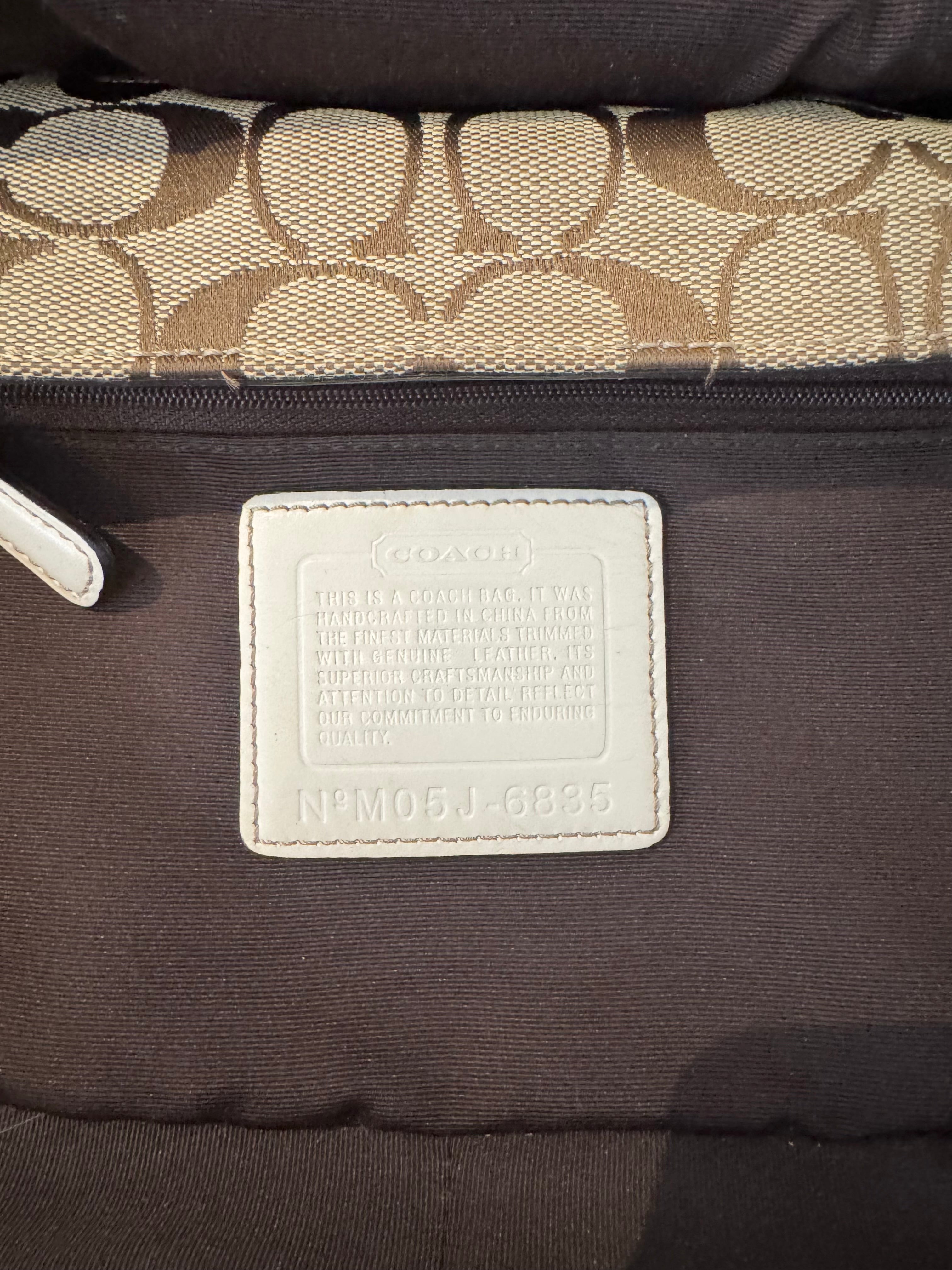 Vintage COACH Soho signature flap shoulder hand bag