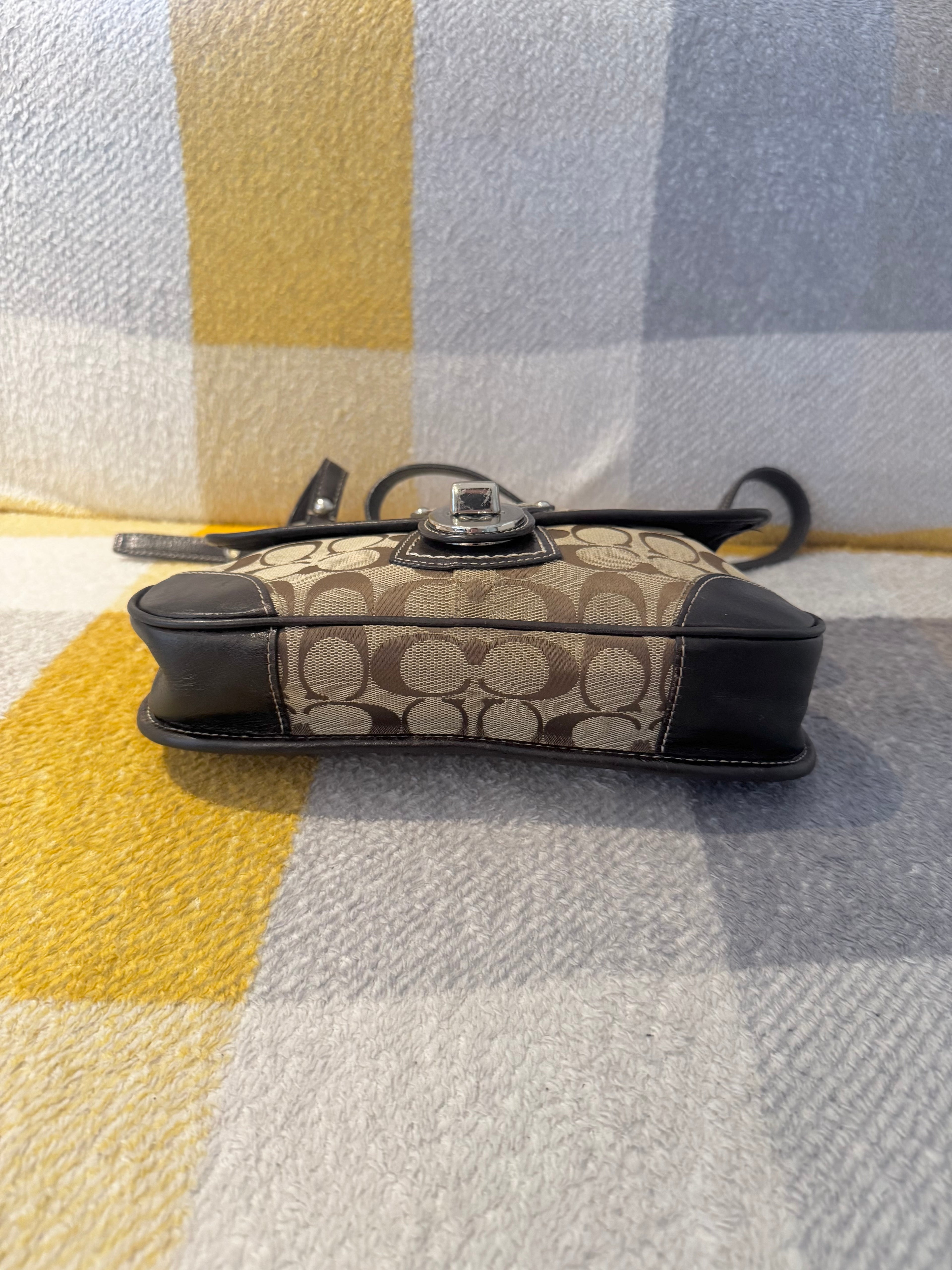 Vintage COACH signature crossbody Shoulder bag