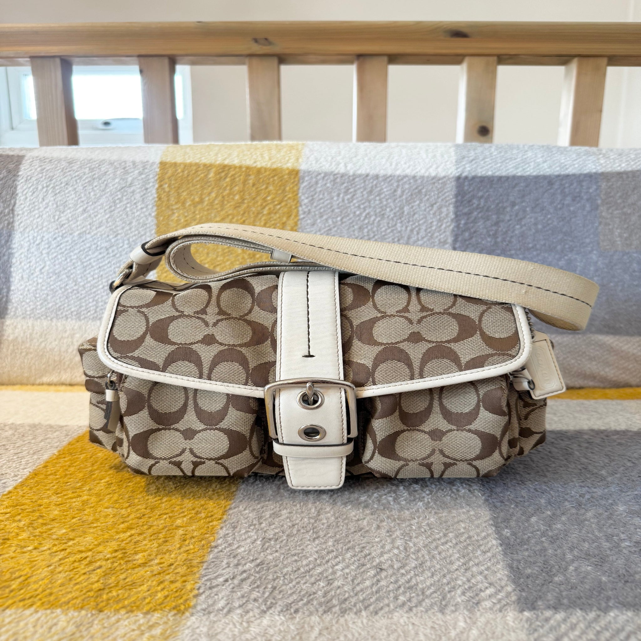 Vintage COACH Soho signature flap shoulder hand bag