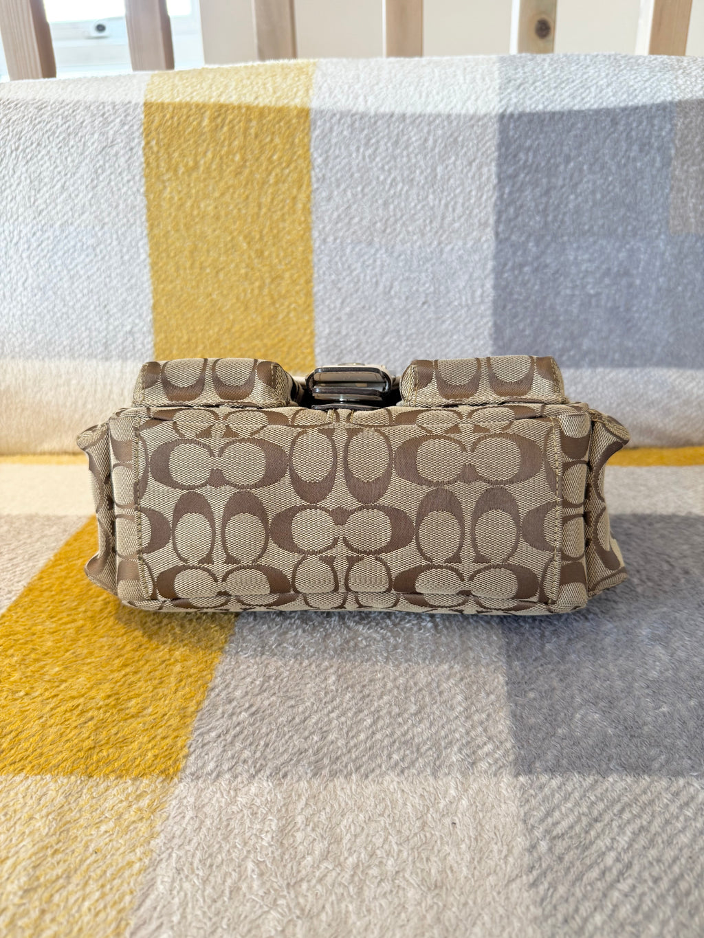Vintage COACH Soho signature flap shoulder hand bag