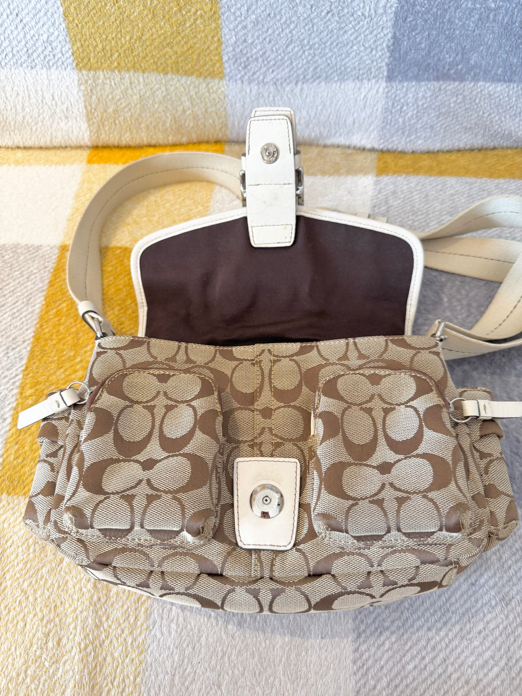 Vintage COACH Soho signature flap shoulder hand bag