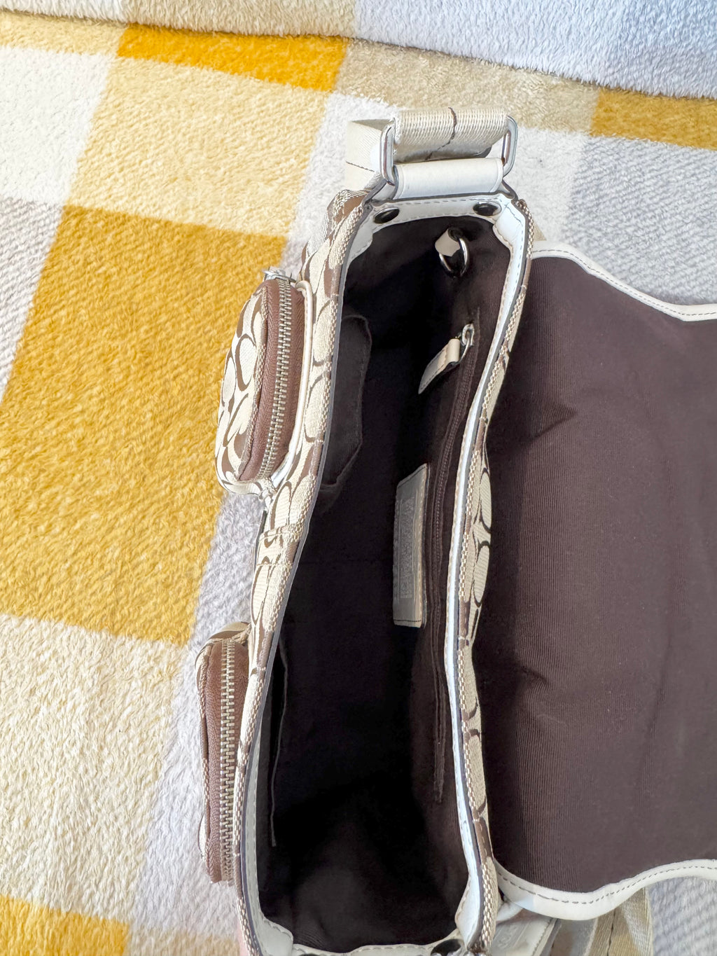 Vintage COACH Soho signature flap shoulder hand bag