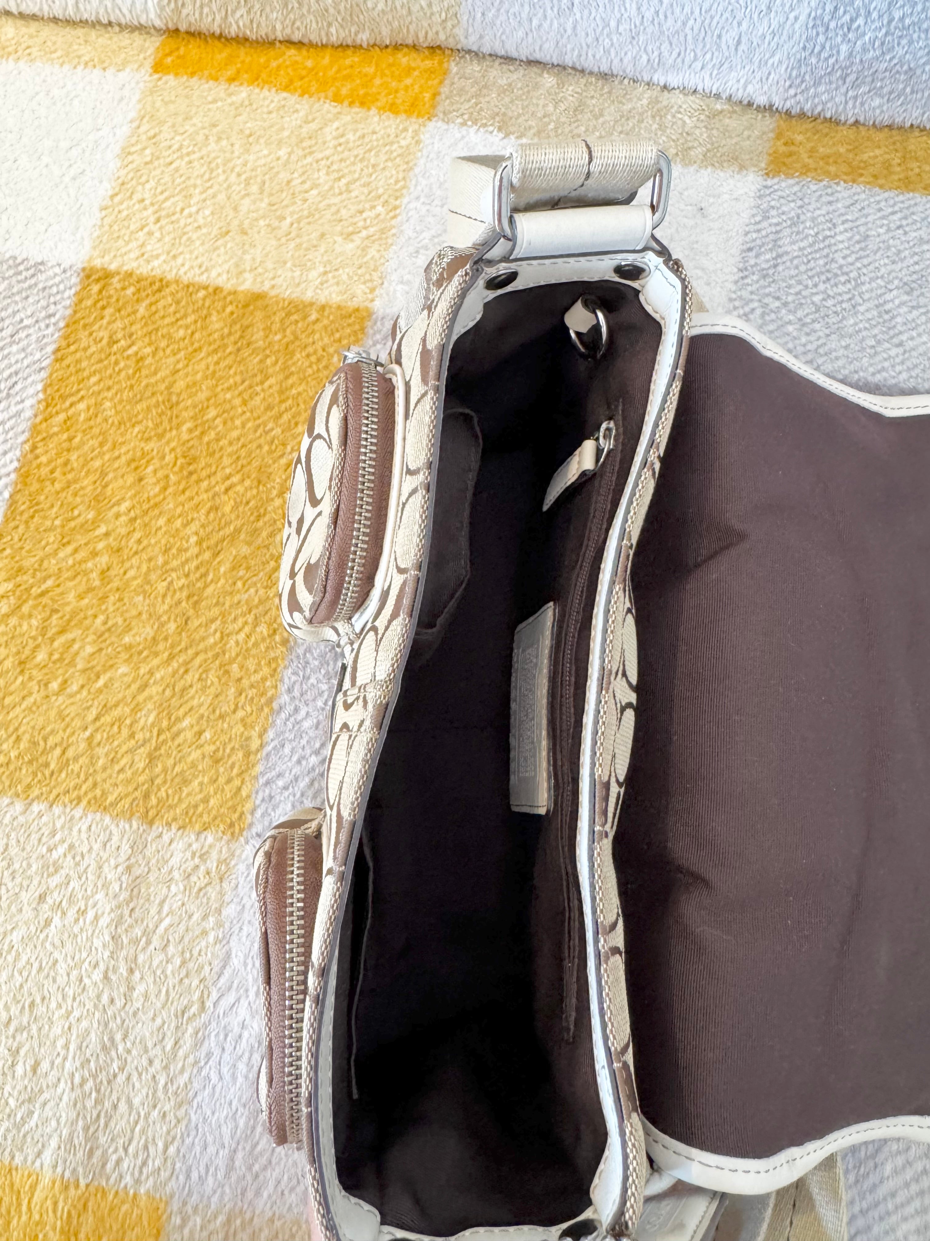 Vintage COACH Soho signature flap shoulder hand bag