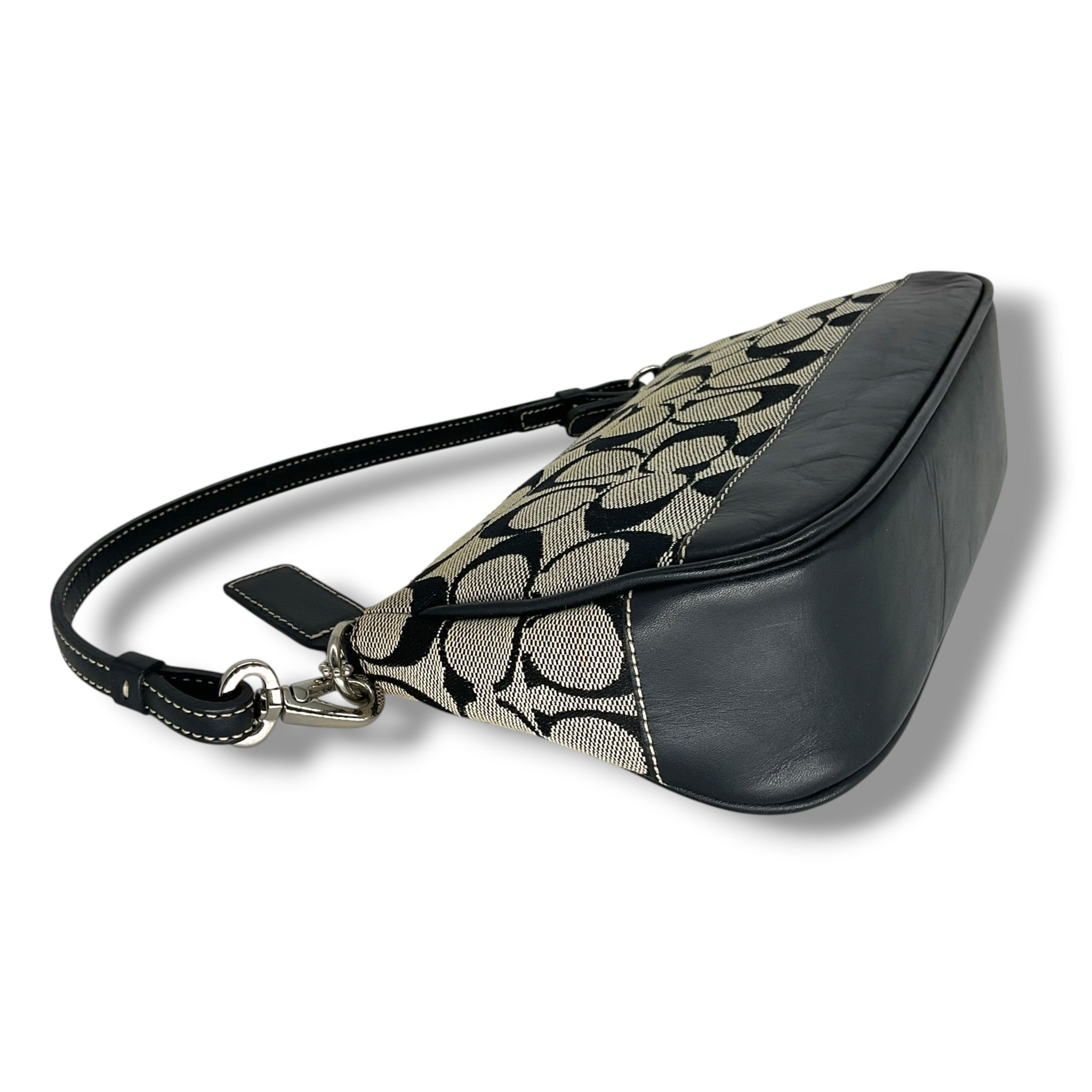 バッグ Y2K COACH Signature Accessory Pouch COACH signature accessory pouch in black canvas – FRSH™Vintage